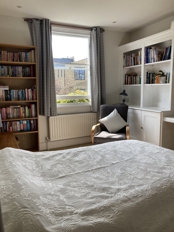 Room Bennerley Road in Greater London