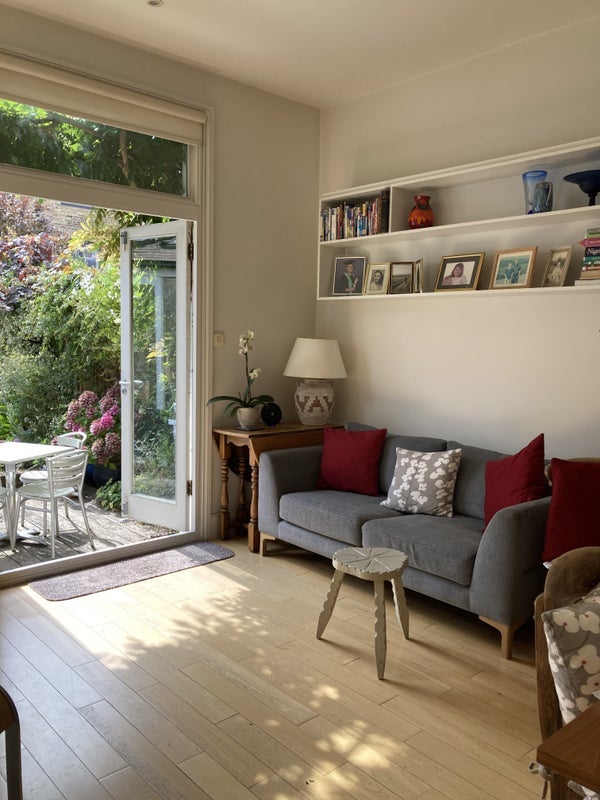 Room Bennerley Road in Greater London