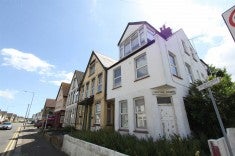 Flat Southview Drive in Southend-on-Sea