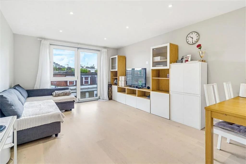 Flat Plough Road in Greater London
