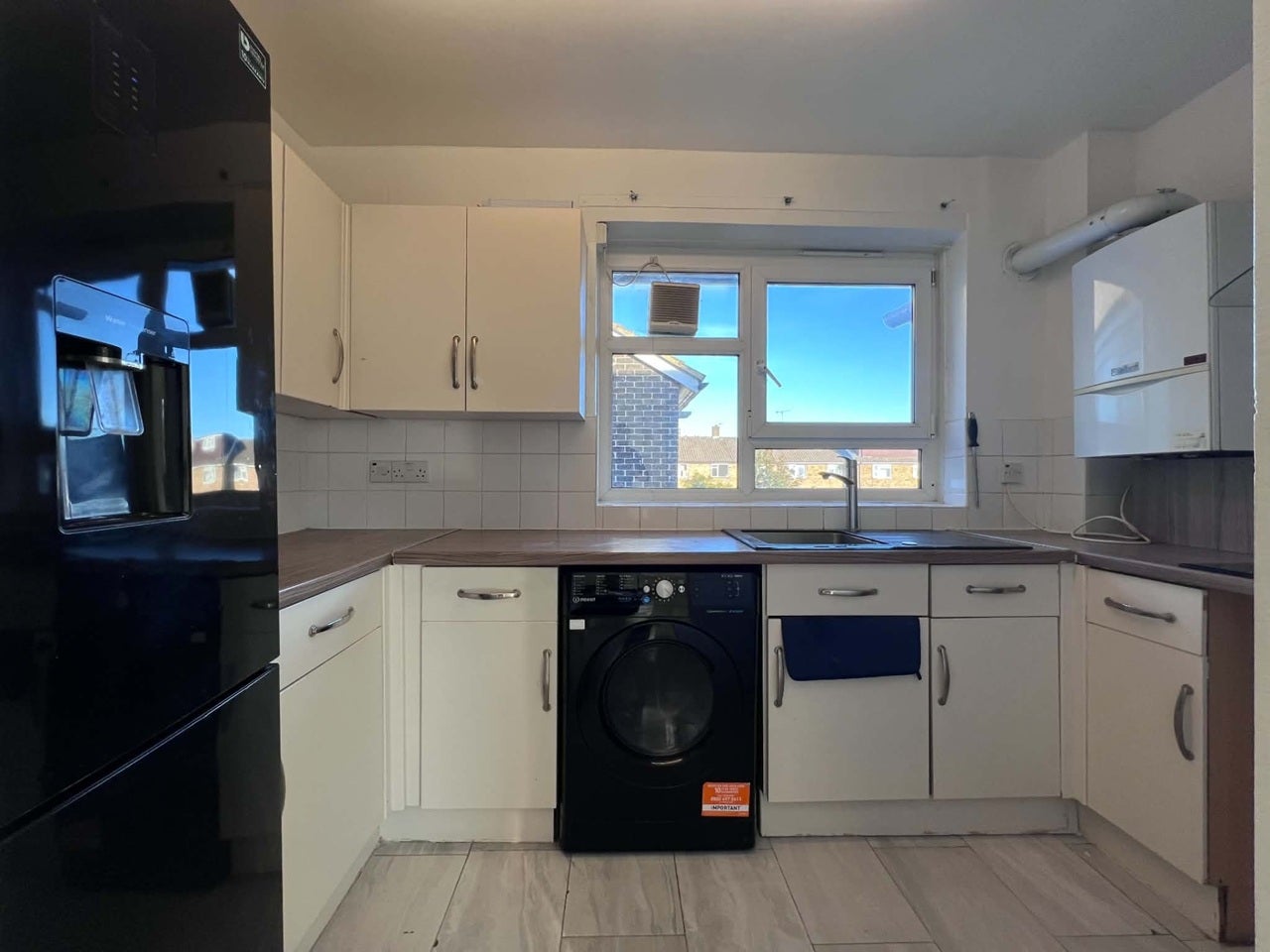 Room Luffield Road in Greater London