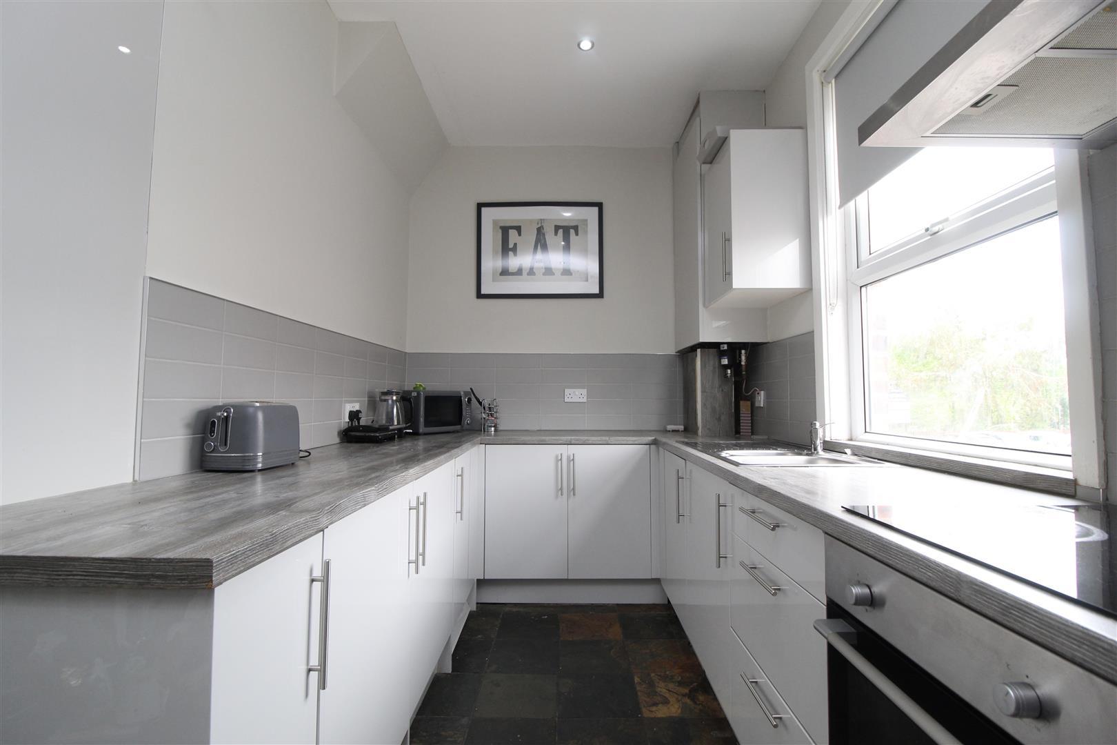 Room Kirkstall Avenue in Leeds