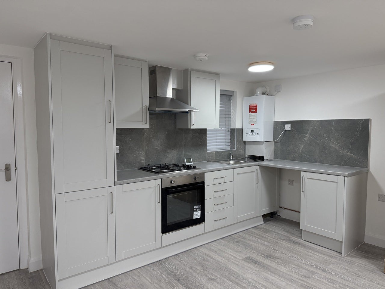 Flat Robinson Road in Greater London