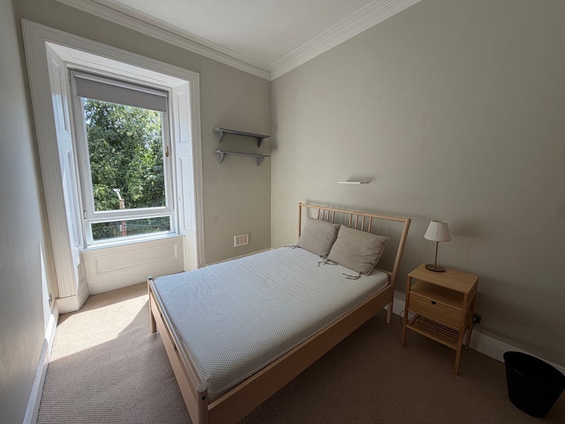 Room Fergus Drive in Glasgow