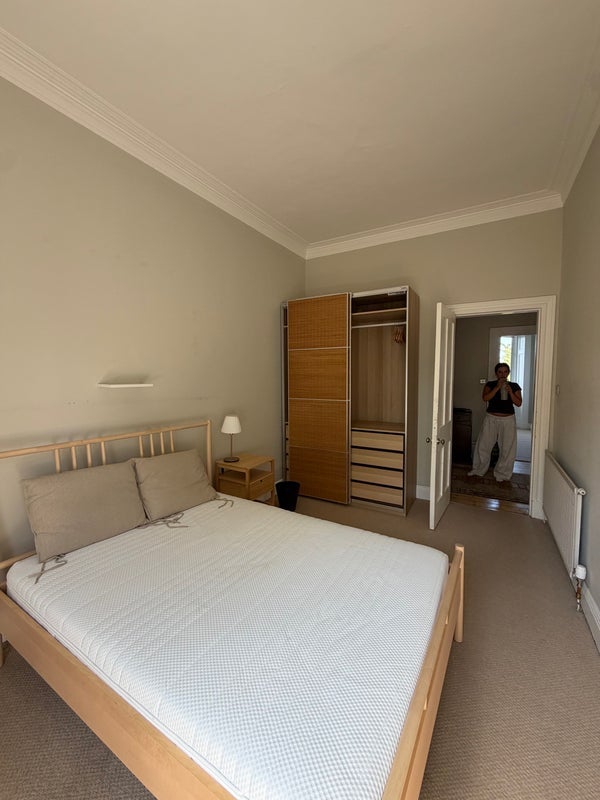 Room Fergus Drive in Glasgow