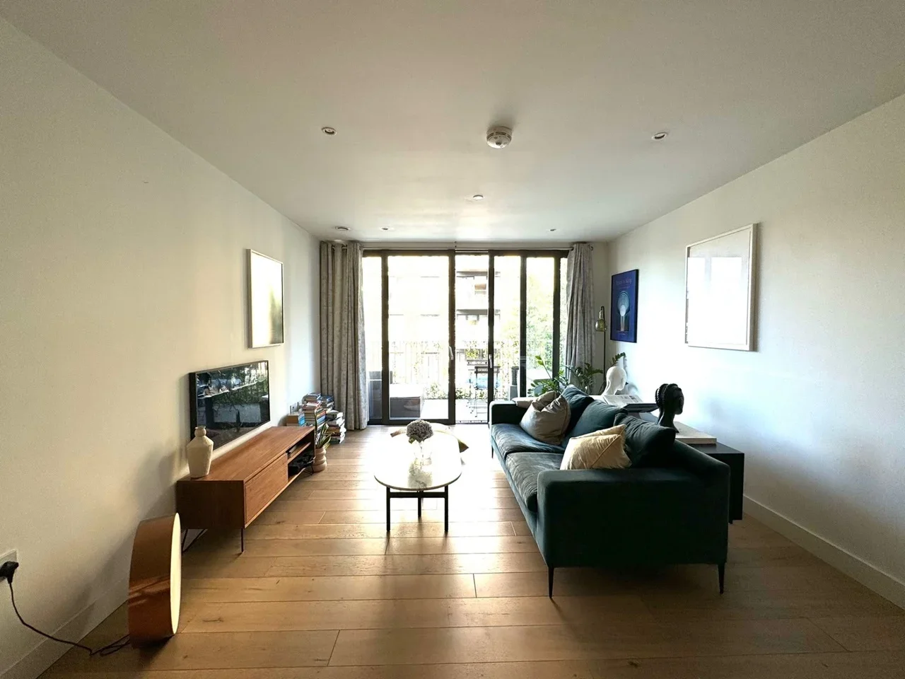 Flat Parkham Street in Greater London