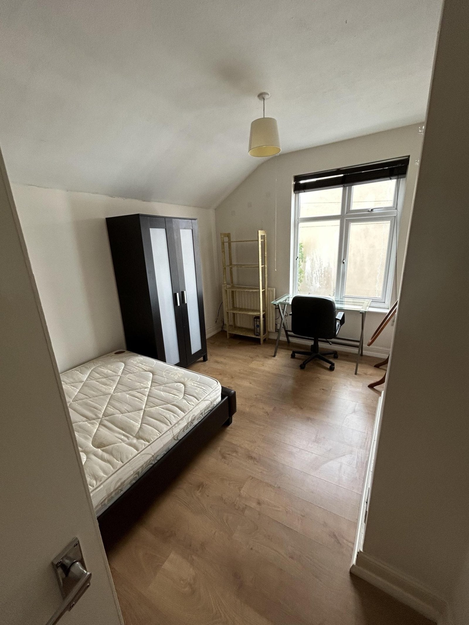 Room Curzon Street in Charnwood