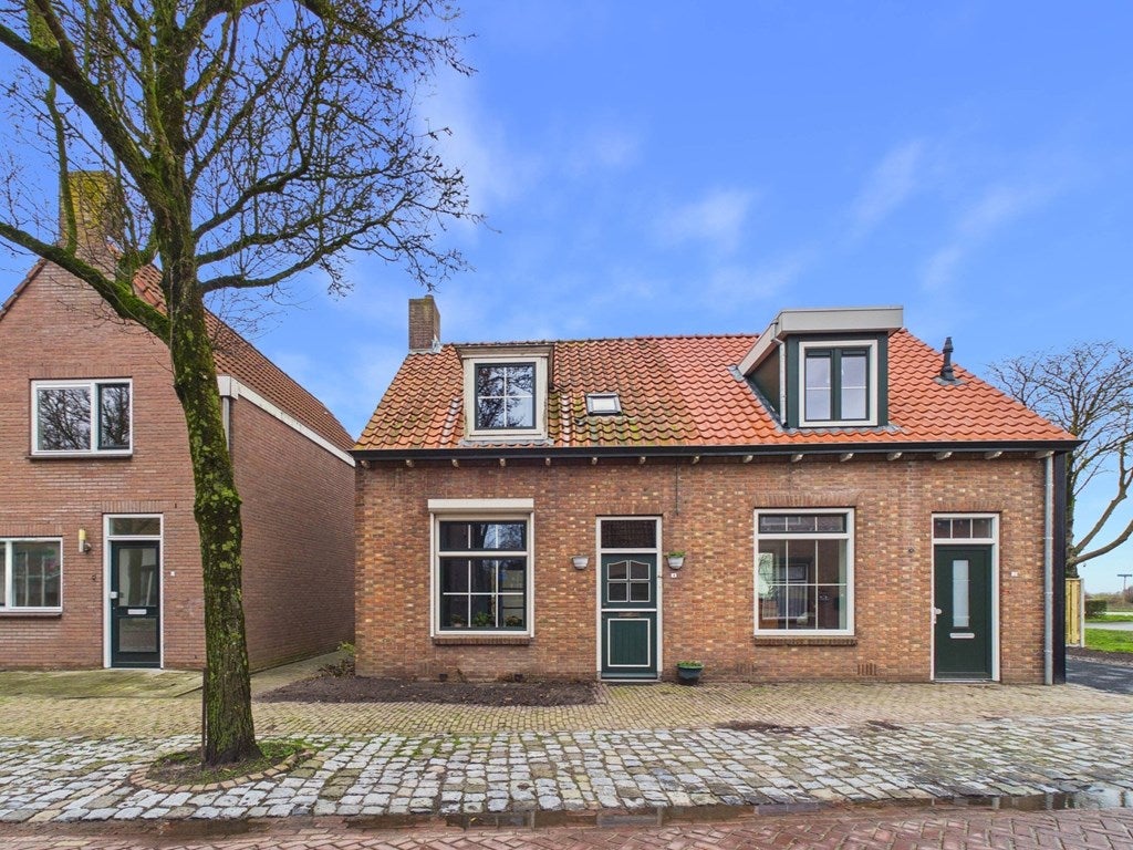 Dorpsstraat 4 in Sint Kruis