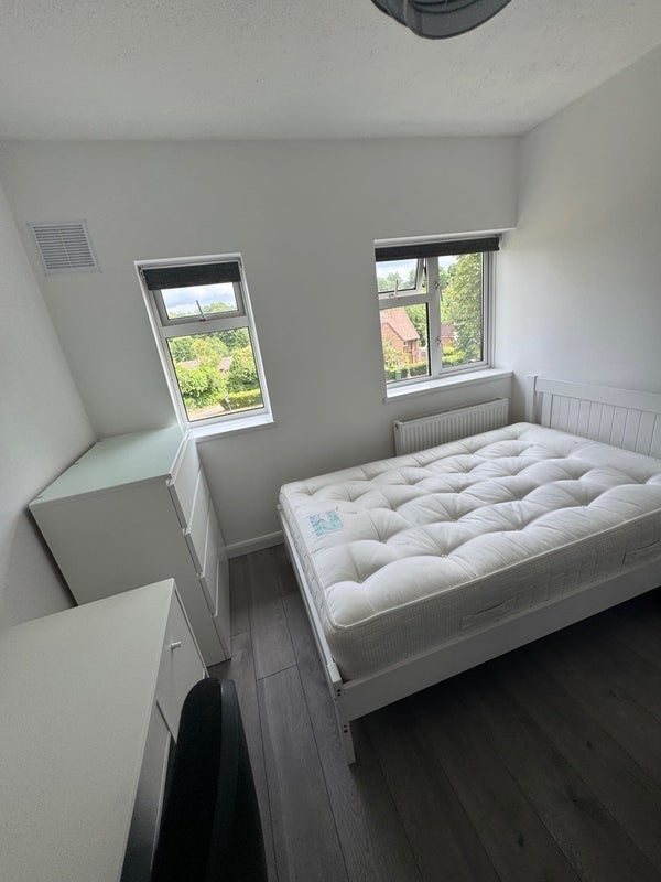 Room Wavell Way in Winchester