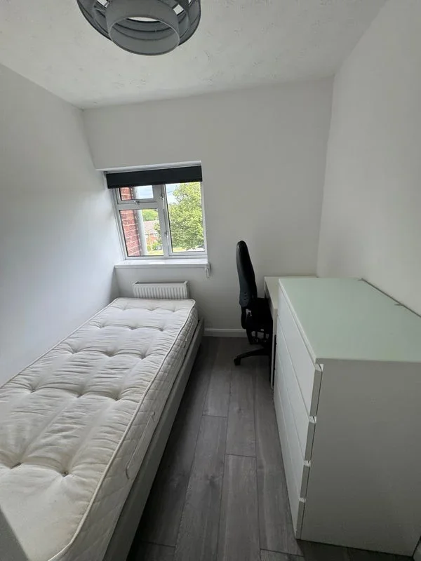 Room Wavell Way in Winchester