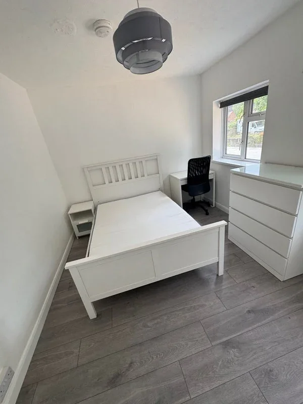Room Wavell Way in Winchester
