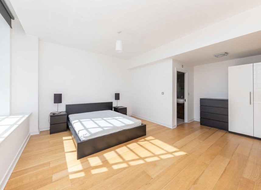 Flat Great West Road in Greater London