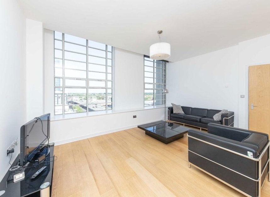 Flat Great West Road in Greater London