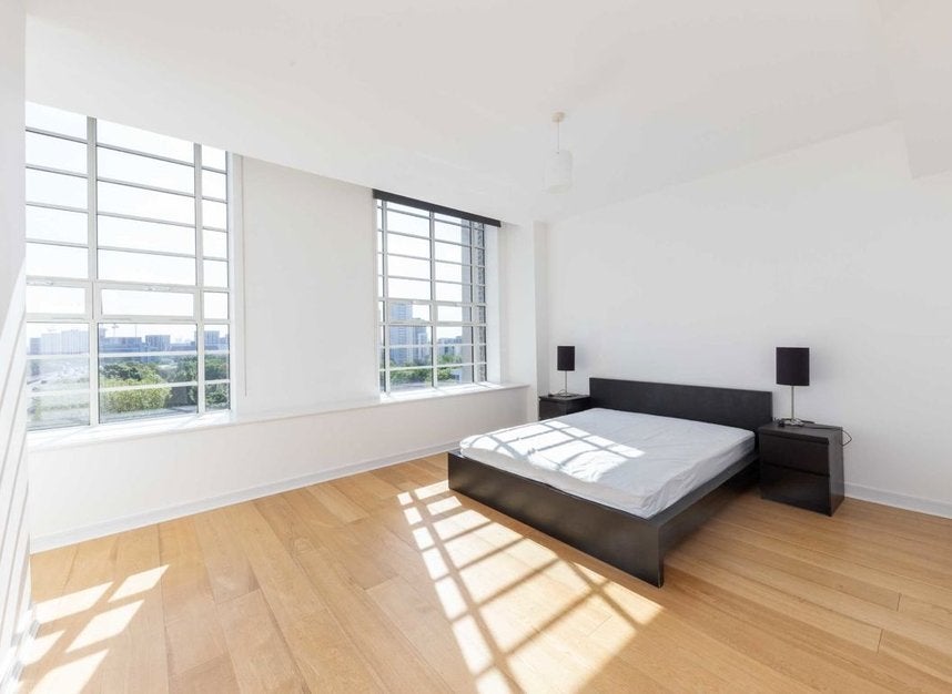 Flat Great West Road in Greater London