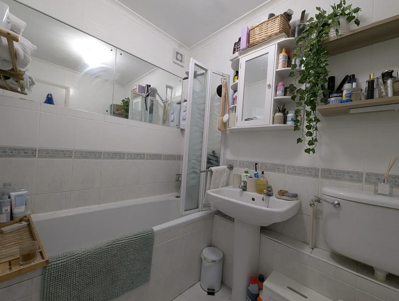 Flat Sybil Phoenix Close in Greater London