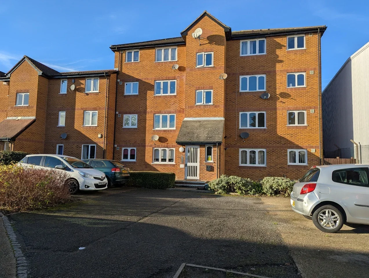Flat Sybil Phoenix Close in Greater London