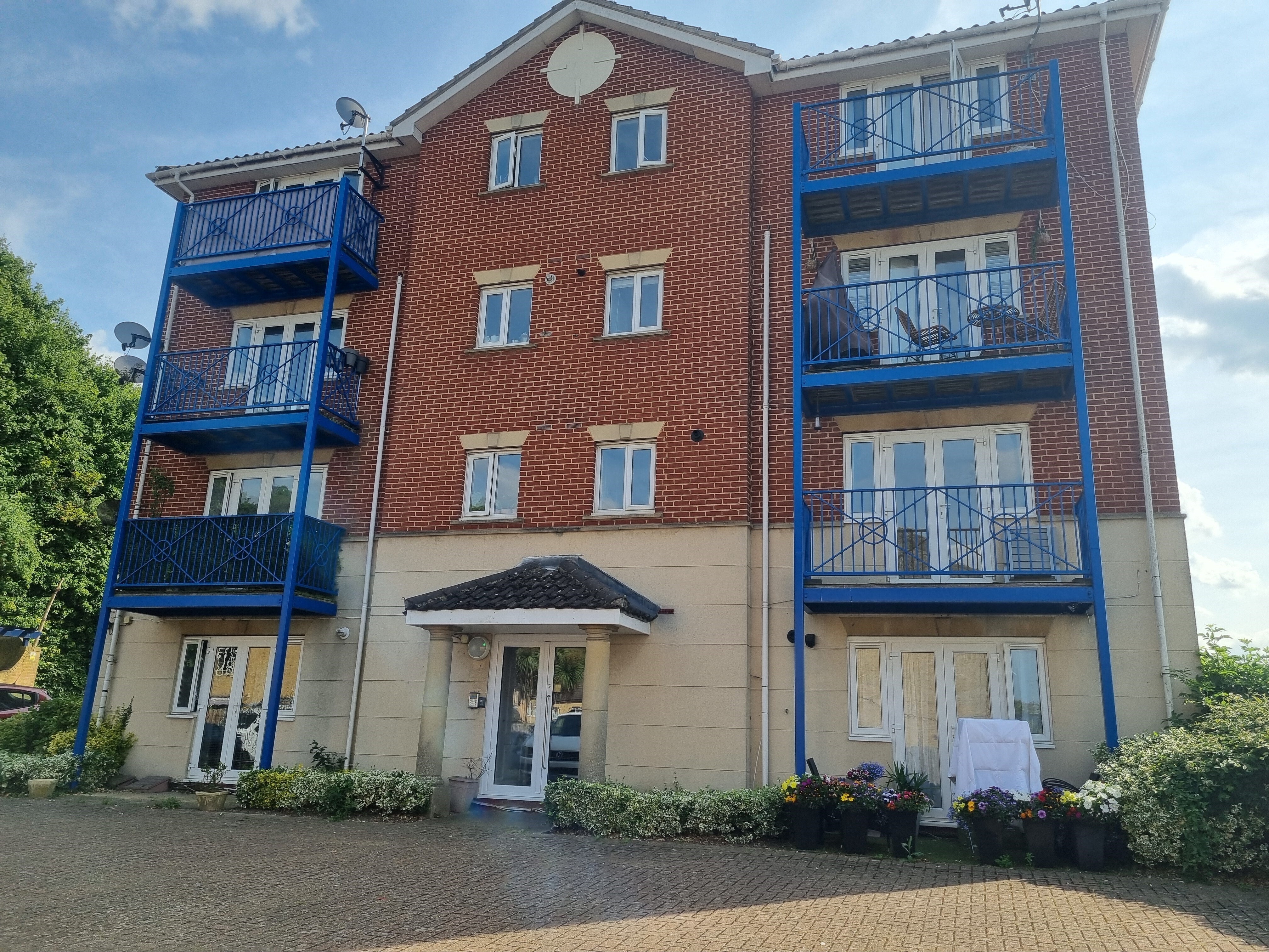 Flat Applecross Close in Rochester