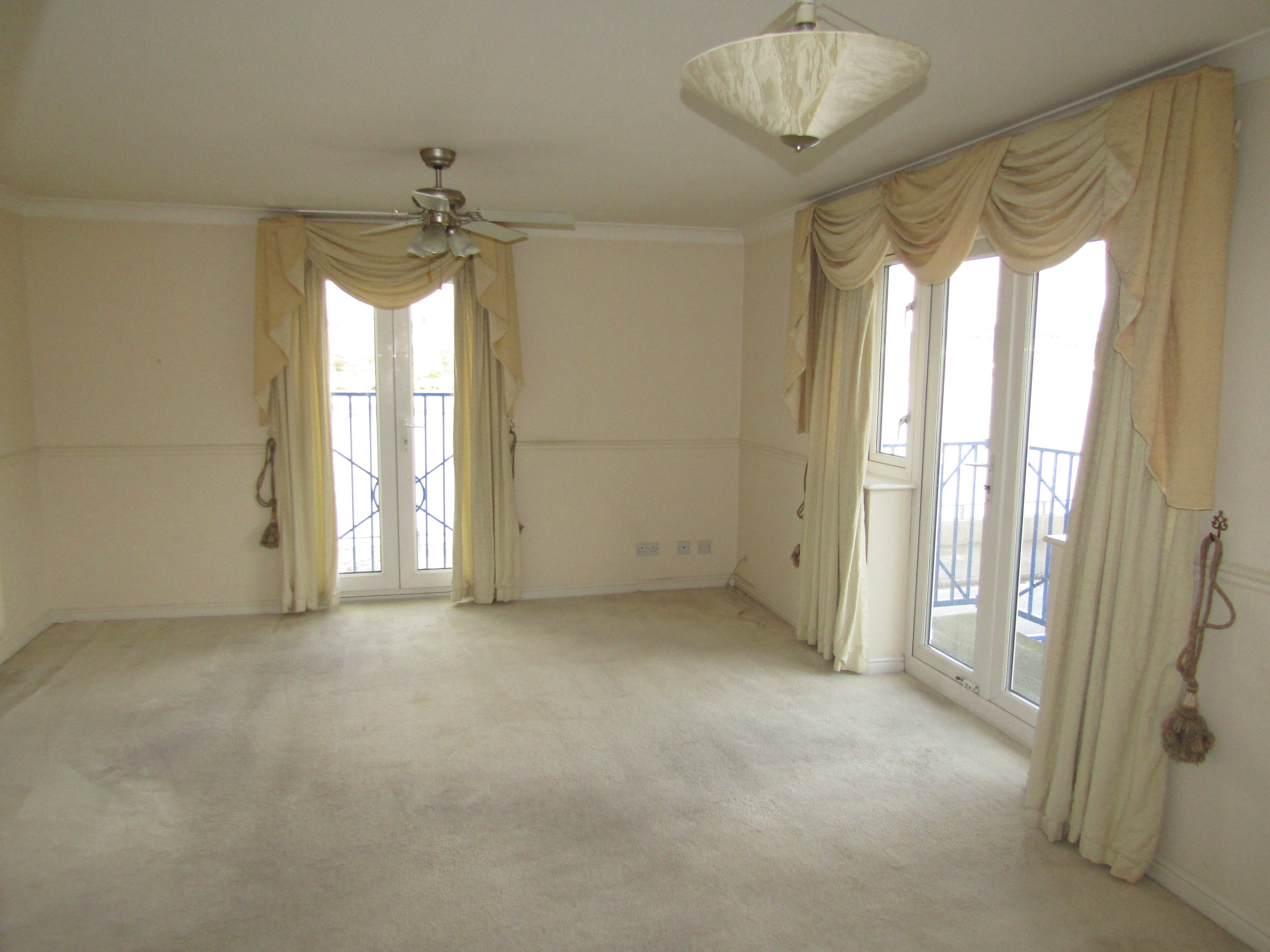 Flat Applecross Close in Rochester