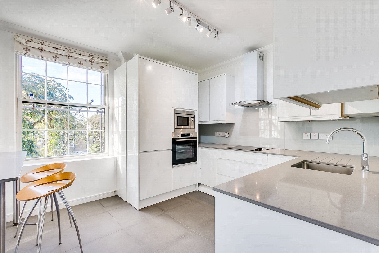 Flat Fitz-James Avenue in Greater London