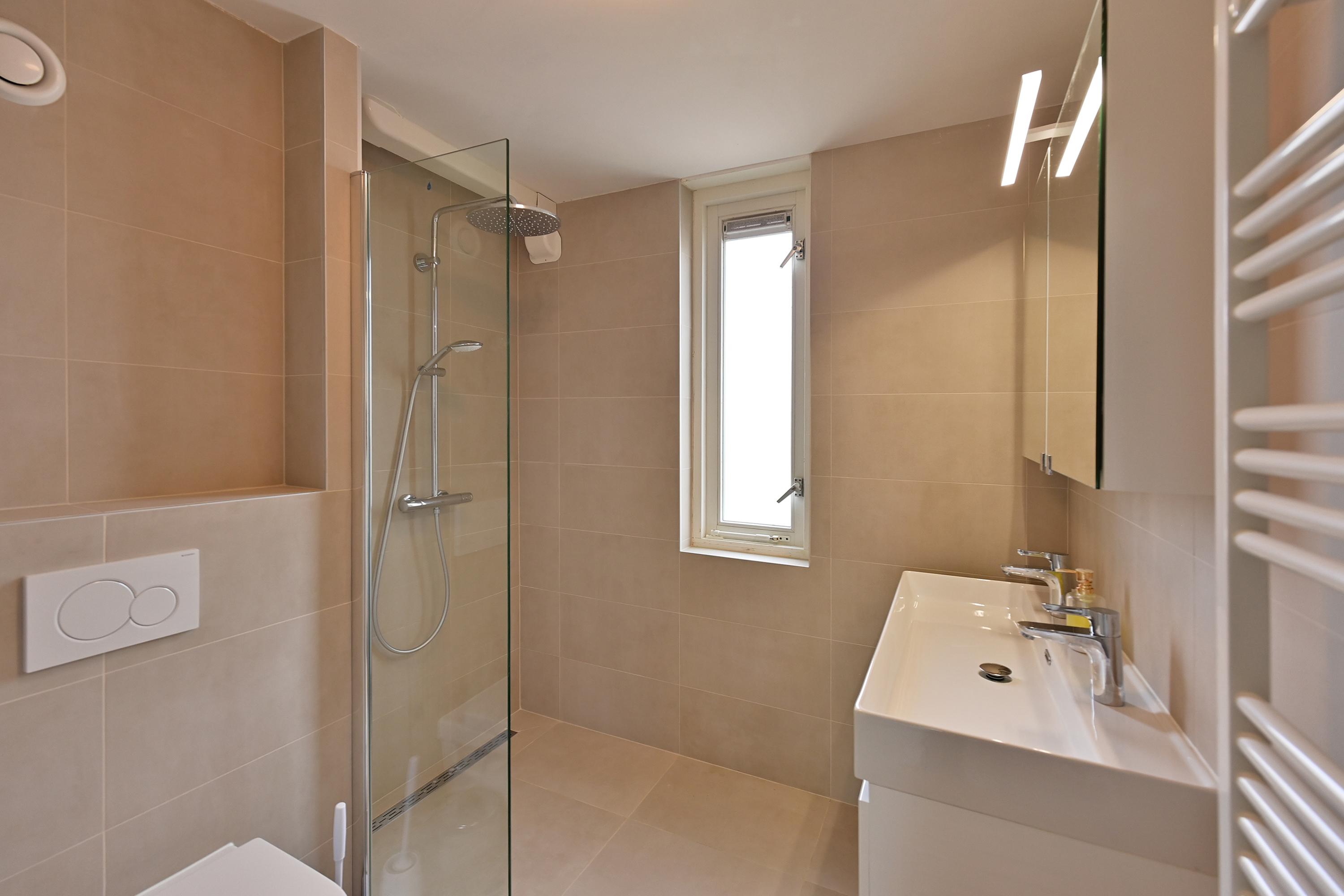 Tussenwoning te koop: Salamander 16, Huizen