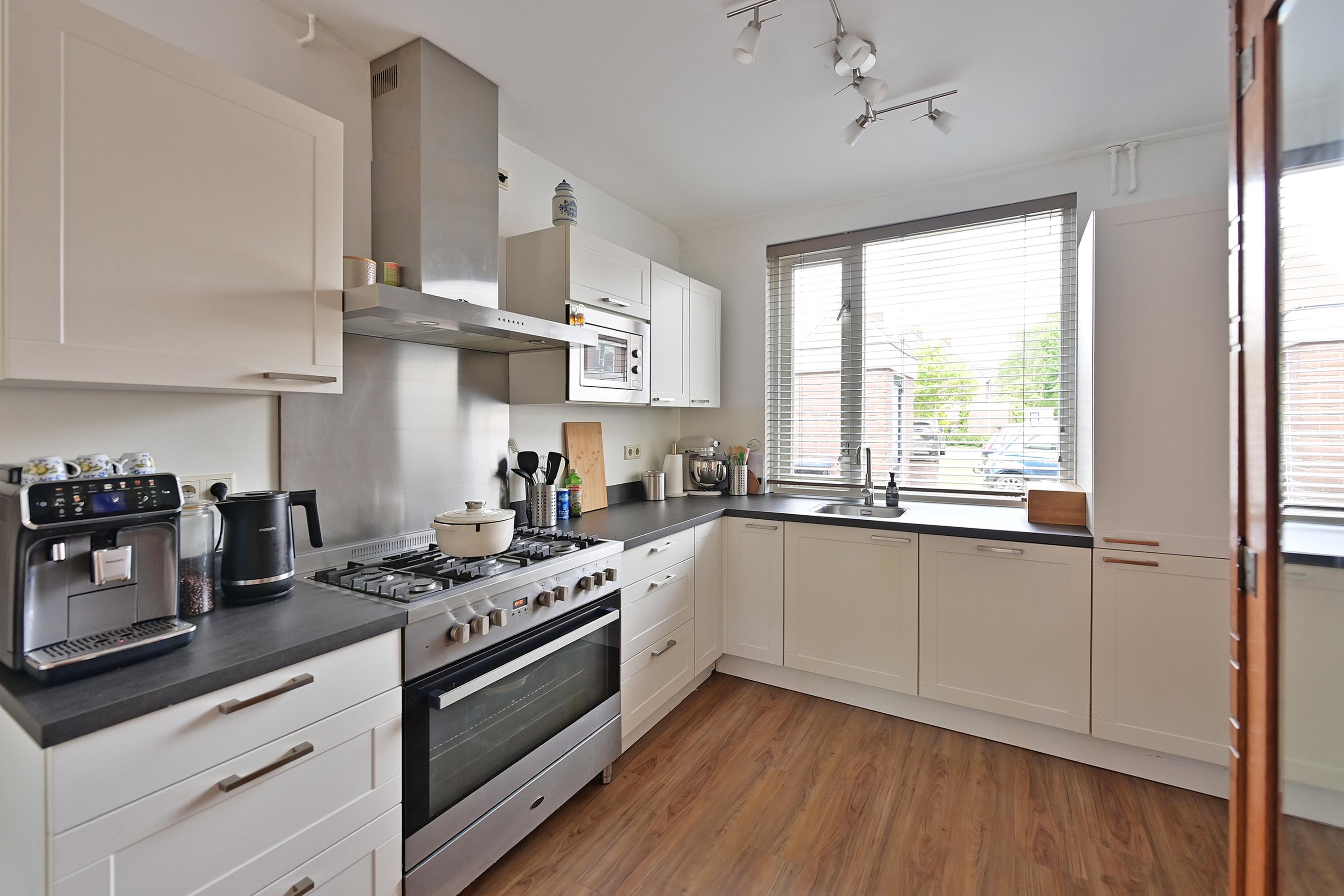 Tussenwoning te koop: Salamander 16, Huizen