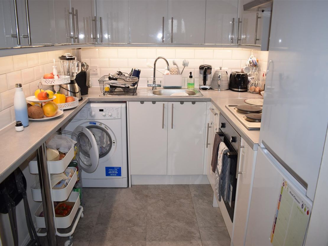 Flat Grenville Road in South Ockendon