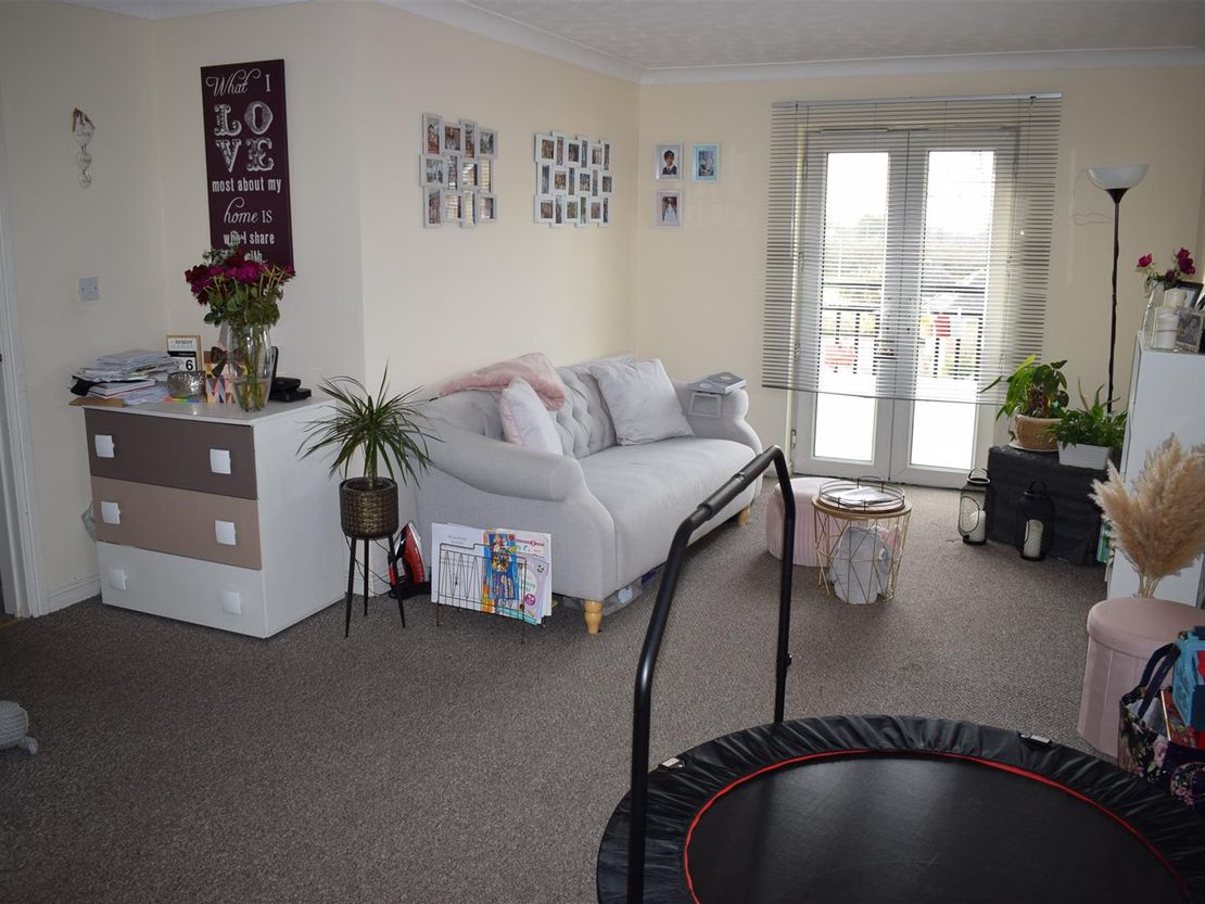 Flat Grenville Road in South Ockendon