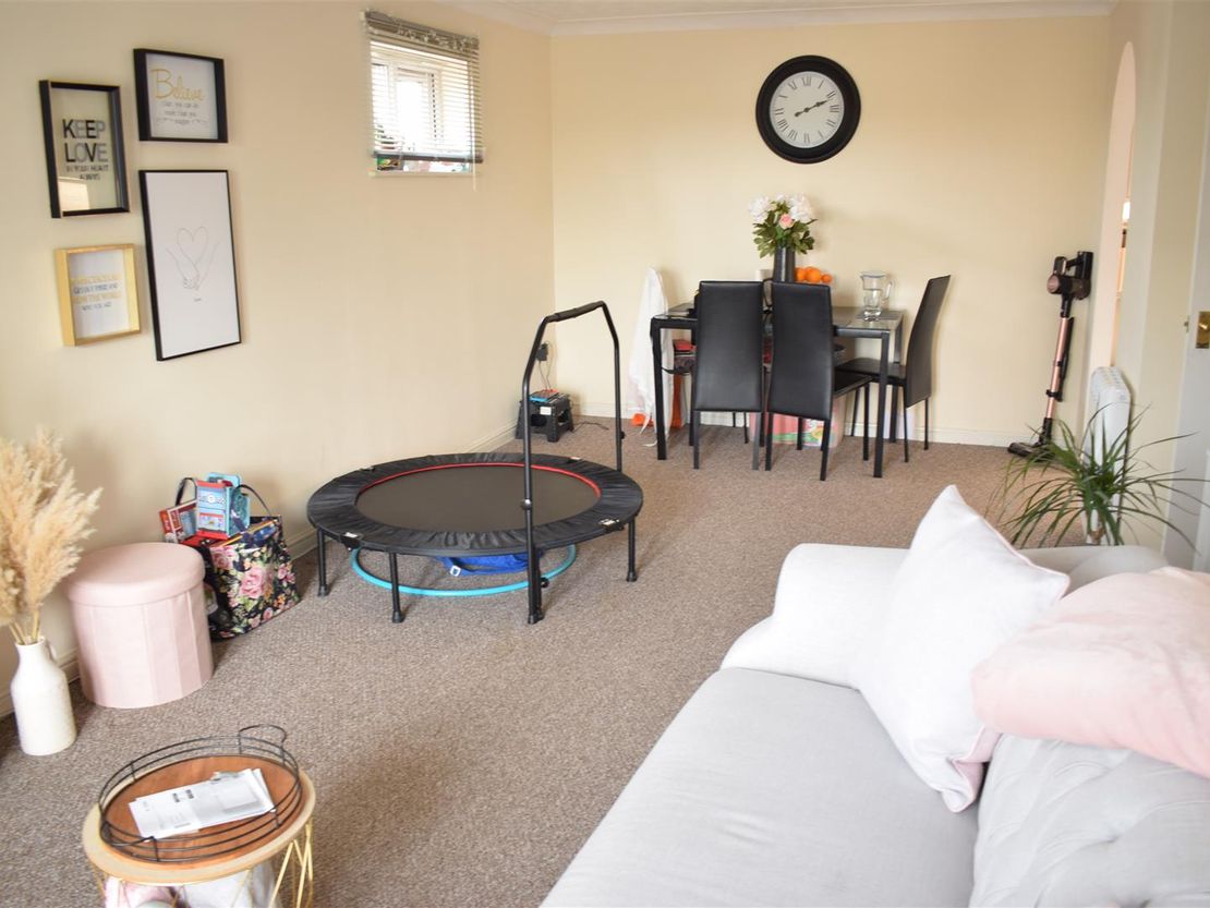 Flat Grenville Road in South Ockendon