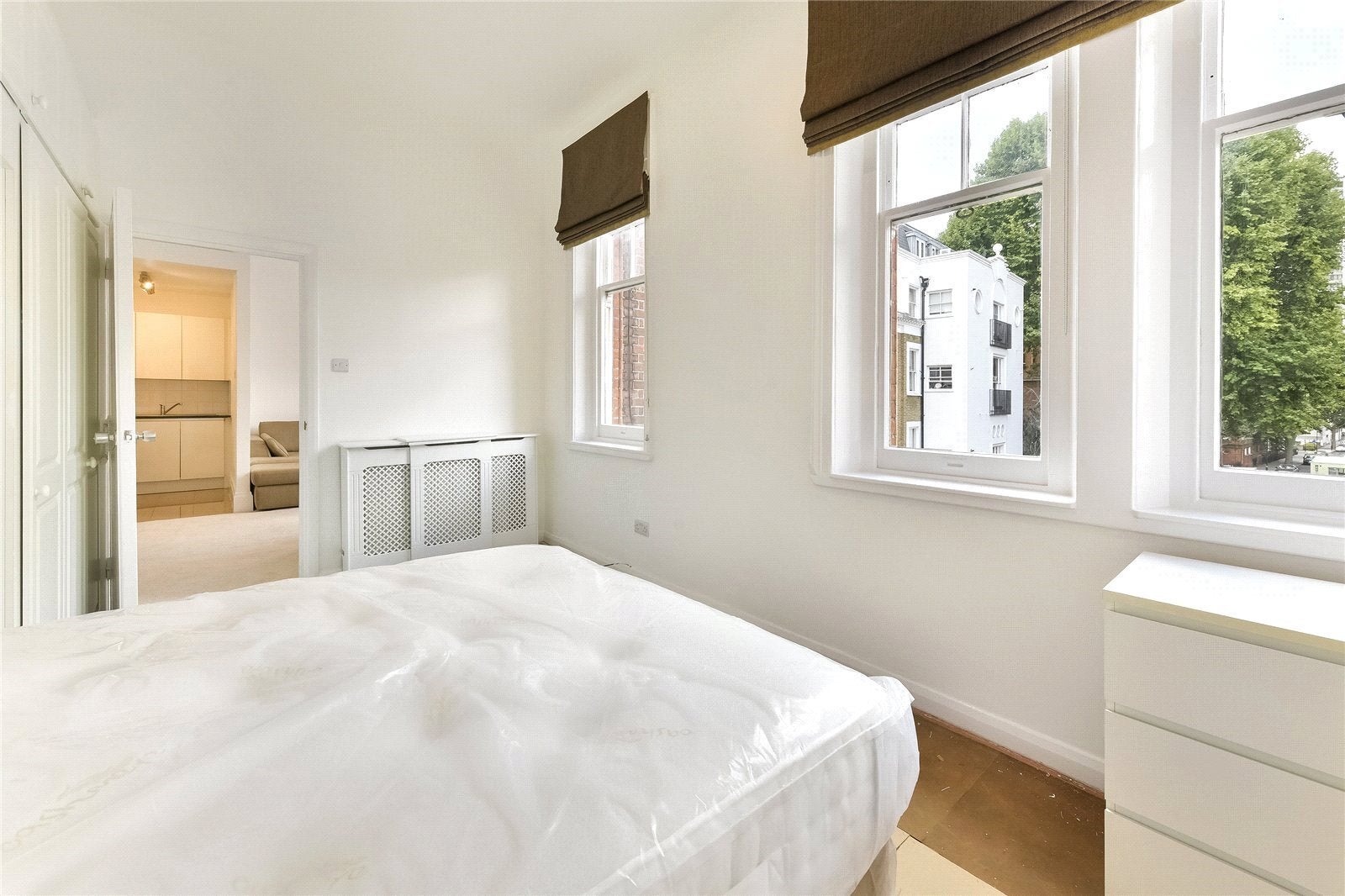 Flat Wetherby Gardens in Greater London