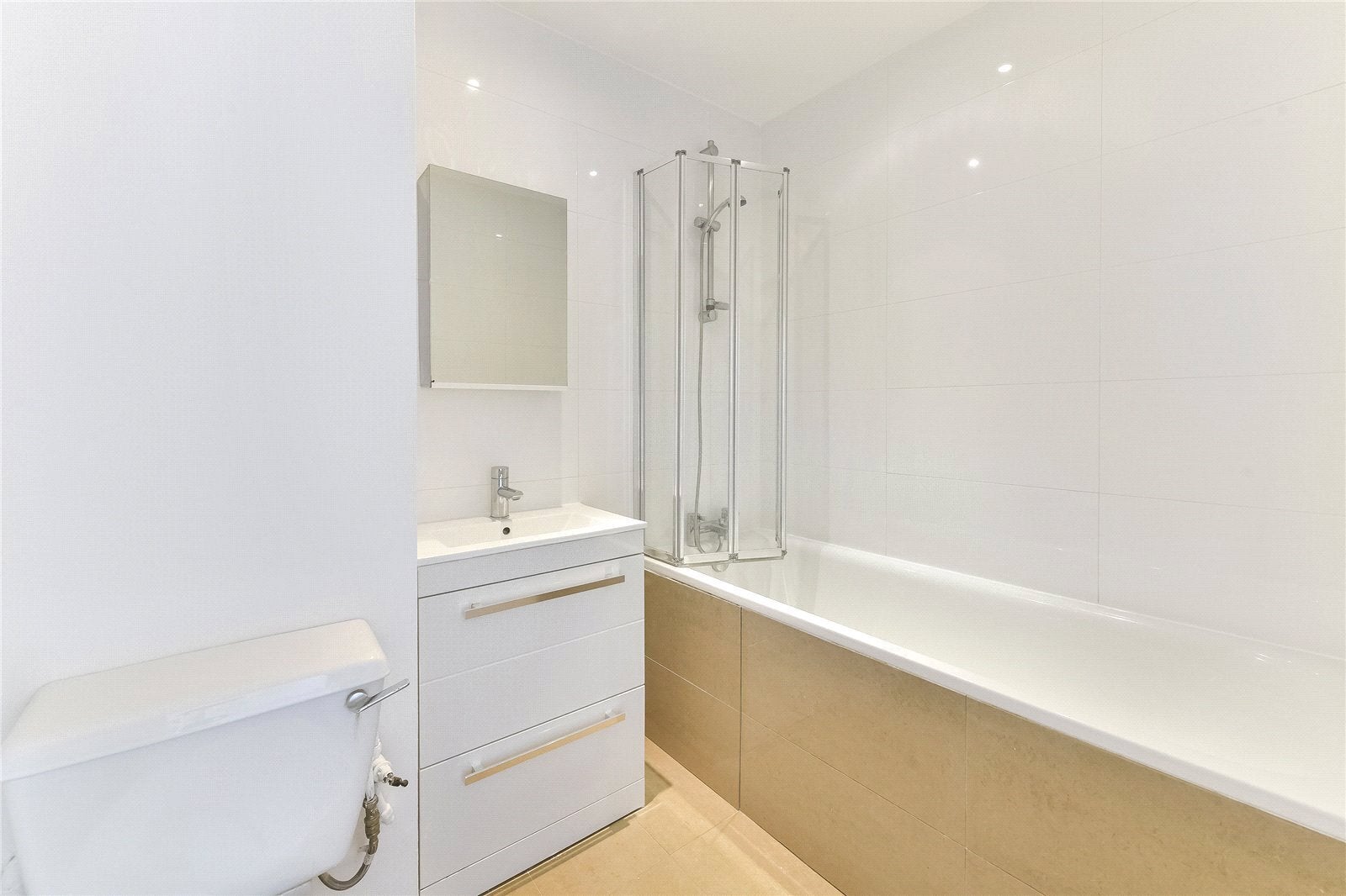 Flat Wetherby Gardens in Greater London