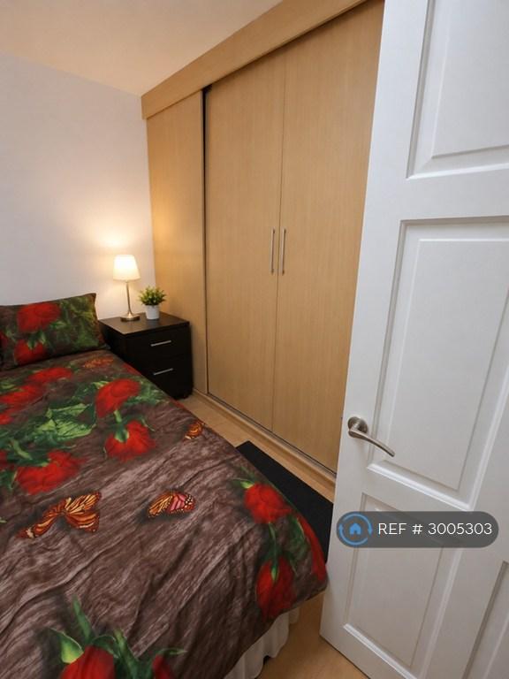 Flat Lancing Road in Greater London