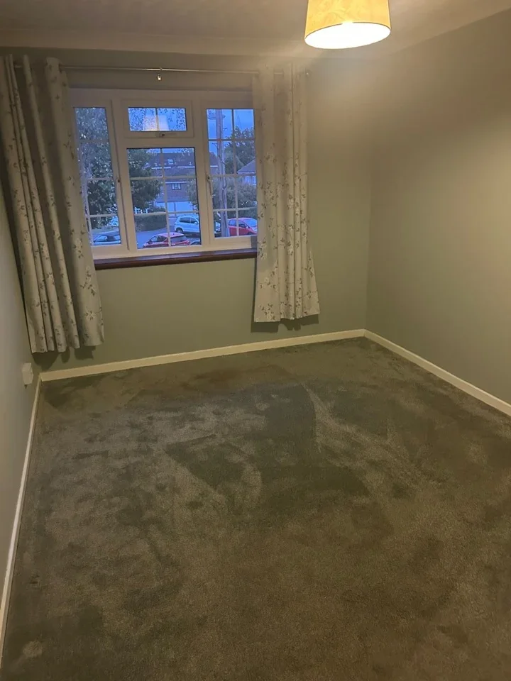 House Lyndhurst Close in Crawley
