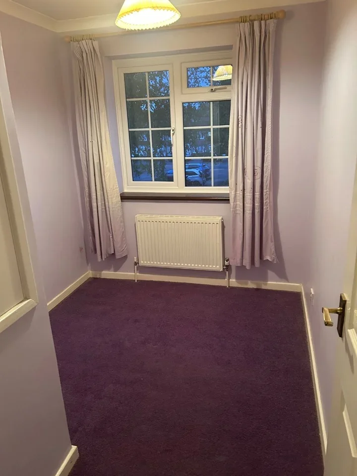 House Lyndhurst Close in Crawley