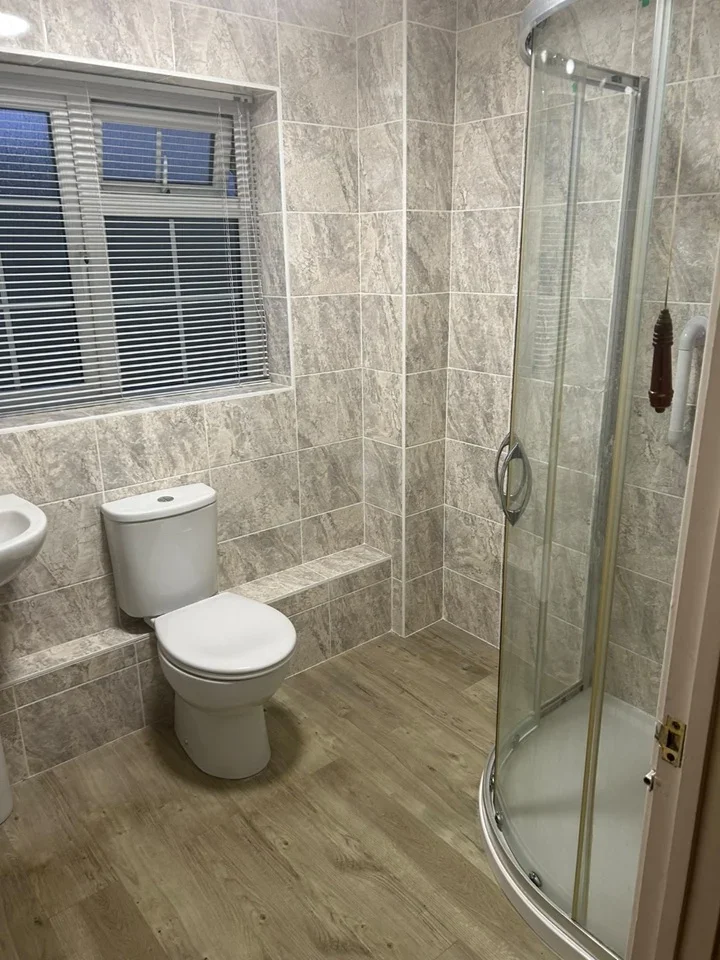 House Lyndhurst Close in Crawley