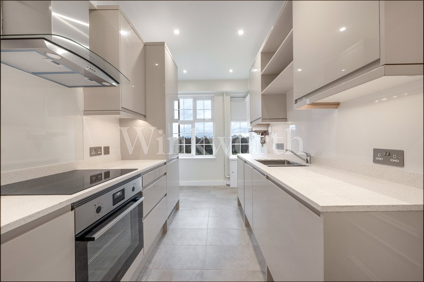 Flat Finchley Road in Greater London