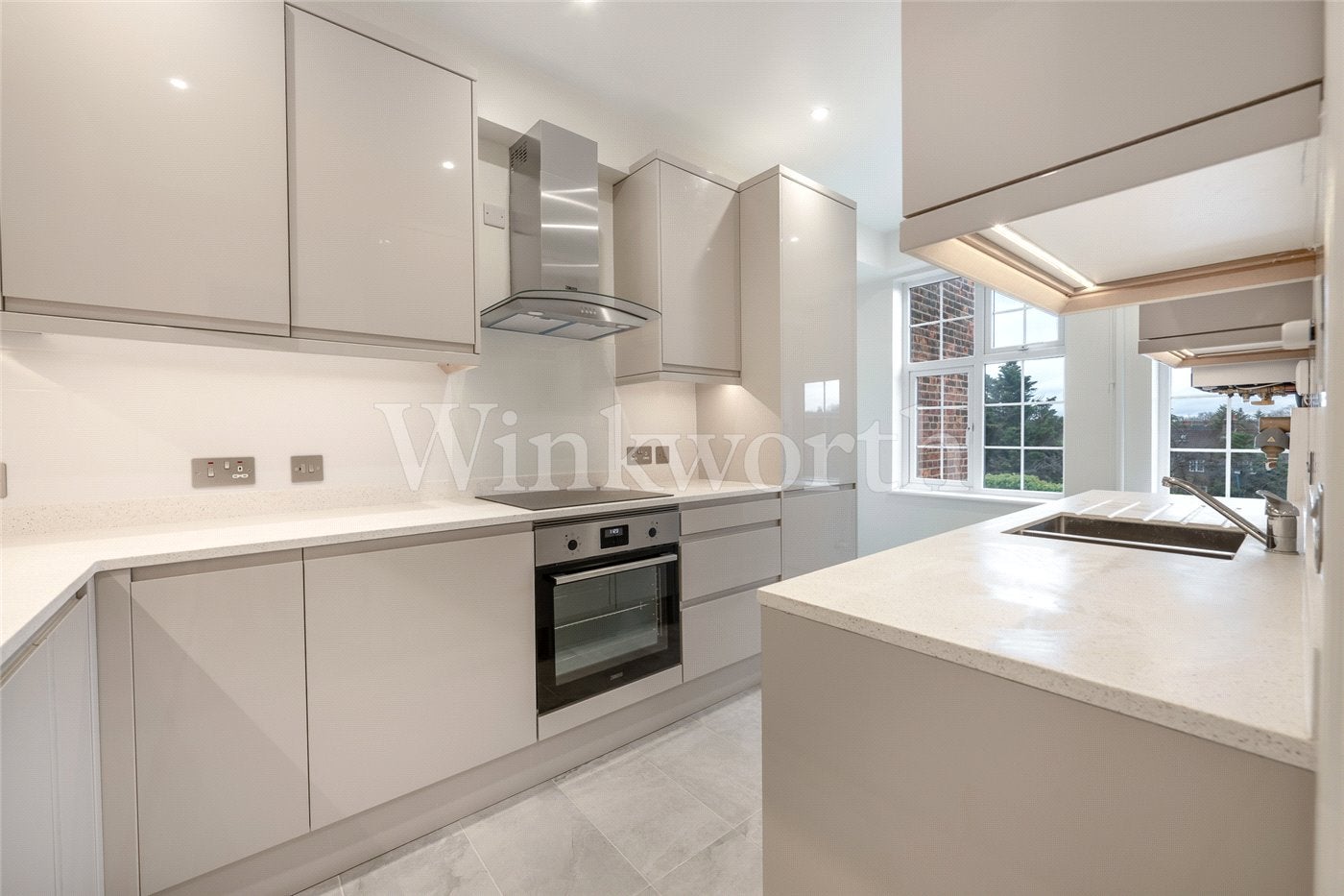 Flat Finchley Road in Greater London
