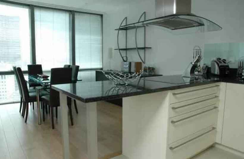 Flat Hertsmere Road in Greater London