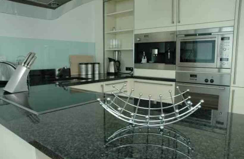 Flat Hertsmere Road in Greater London