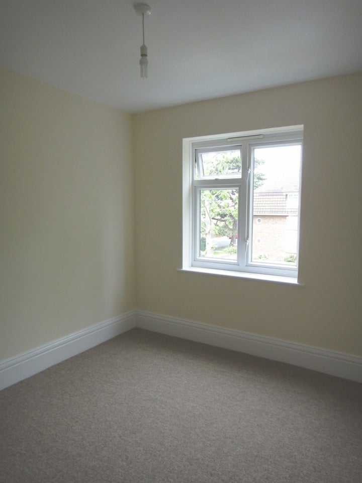 Flat Thicket Crescent in Greater London