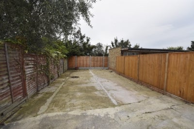 House Eastcombe Avenue in Greater London