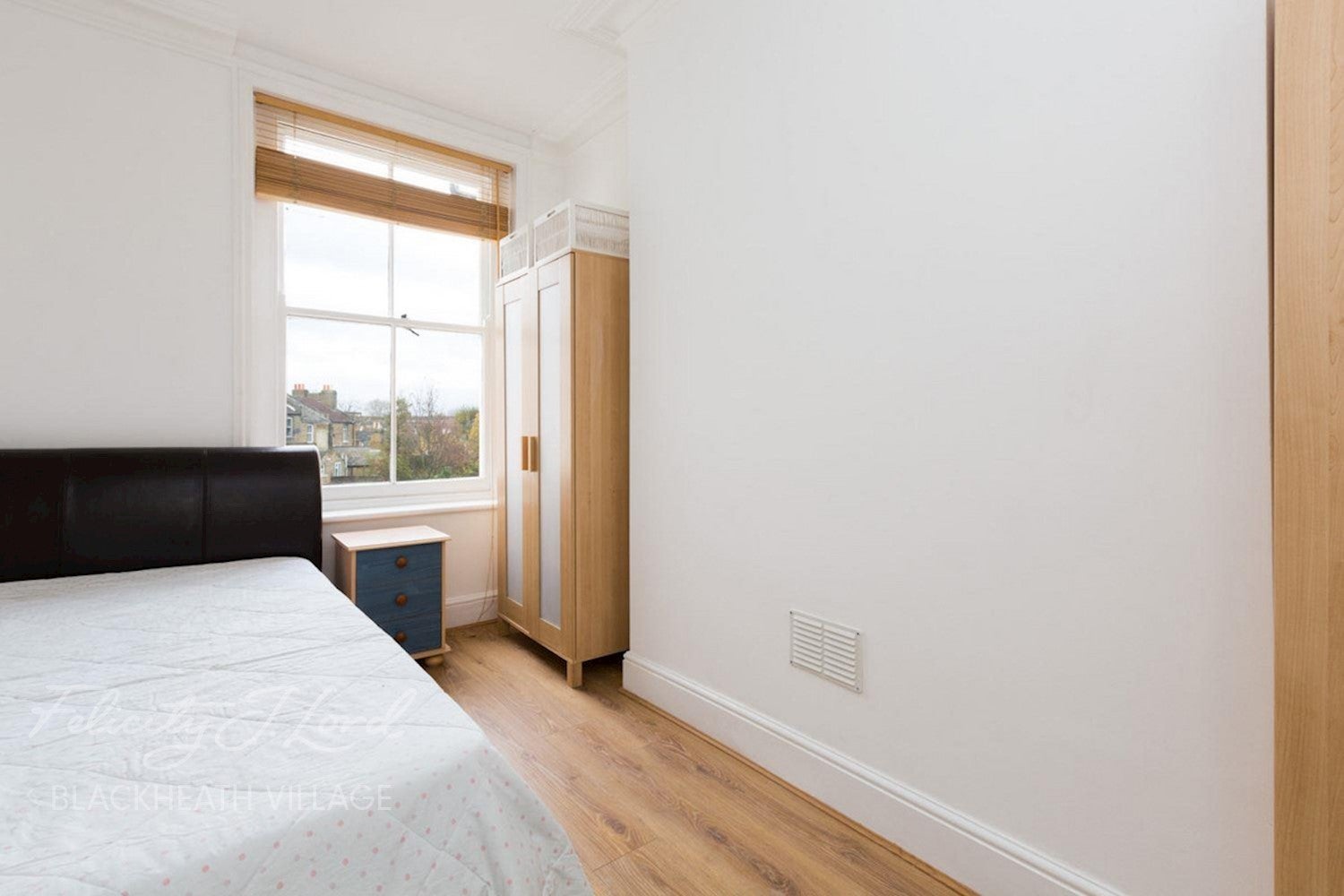 Flat Herbert Road in Greater London