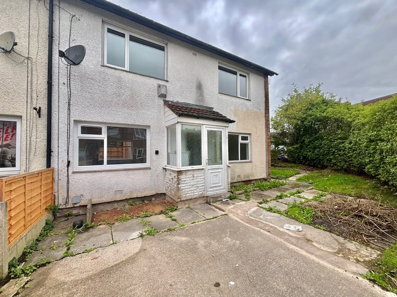 House Larkfield Avenue in Salford