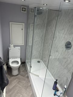 Room Birfed Crescent in Leeds
