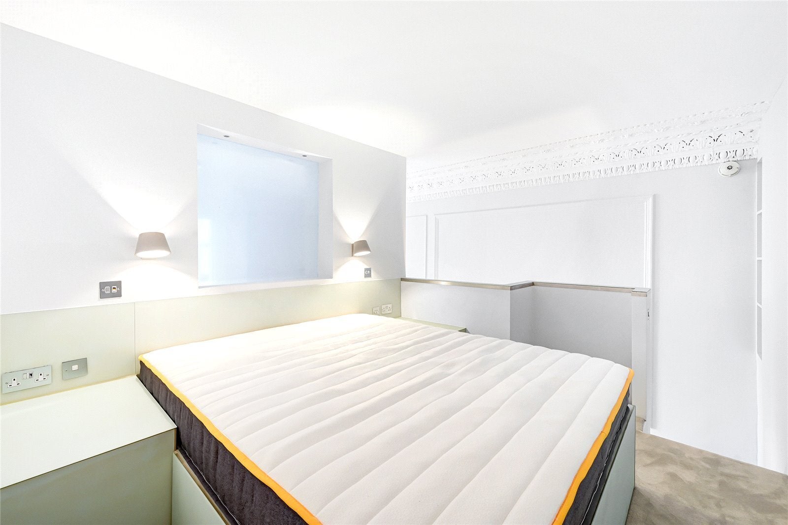 Flat Elvaston Mews in Greater London