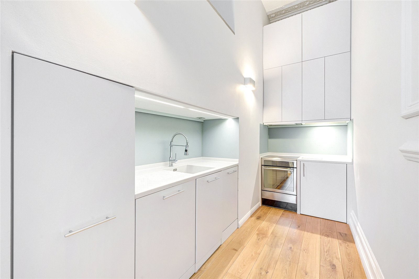 Flat Elvaston Mews in Greater London