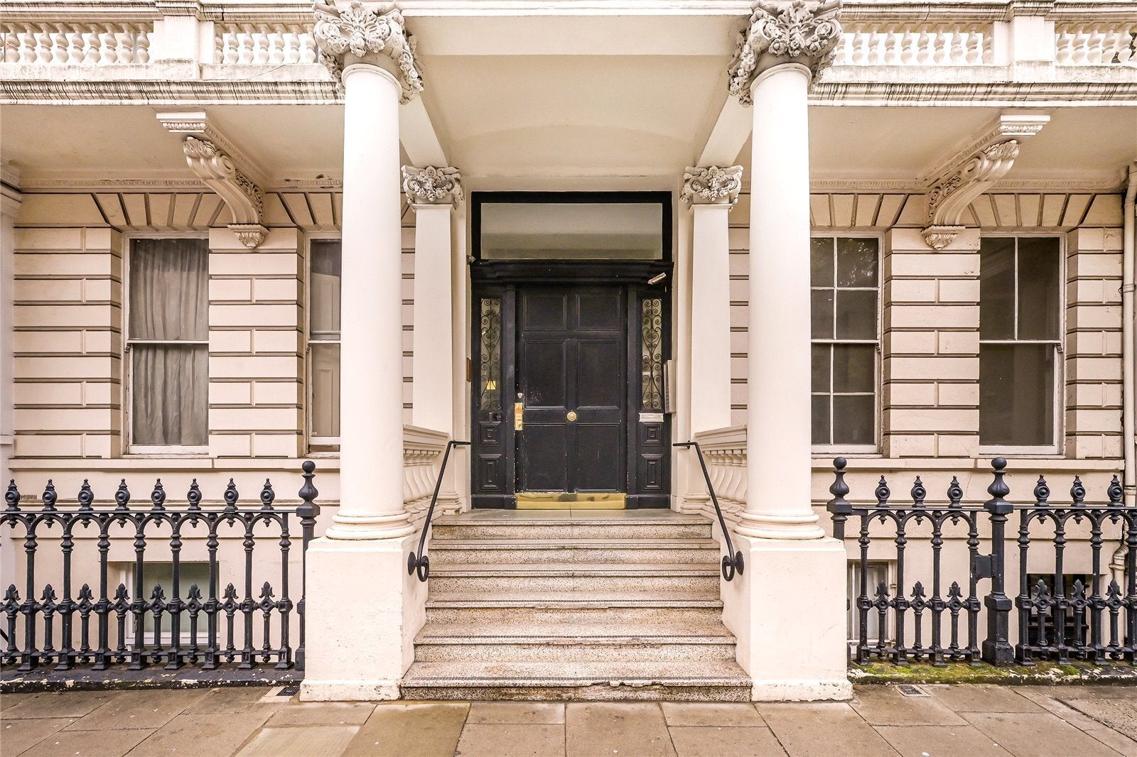 Flat Elvaston Mews in Greater London