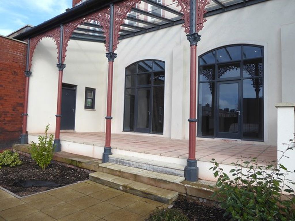 Flat Victoria Road in Barrow-in-Furness