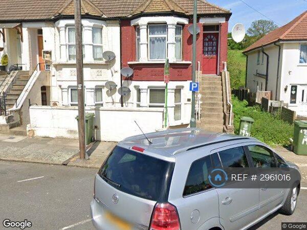Flat Riverdale Road in Greater London