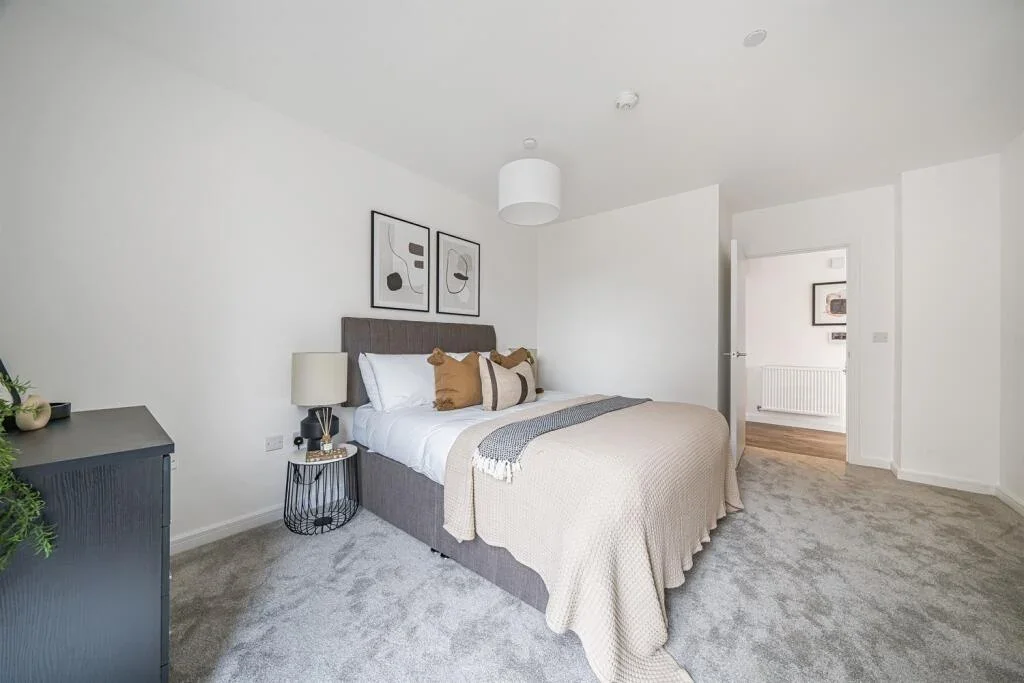 Flat Chequers Lane in Greater London