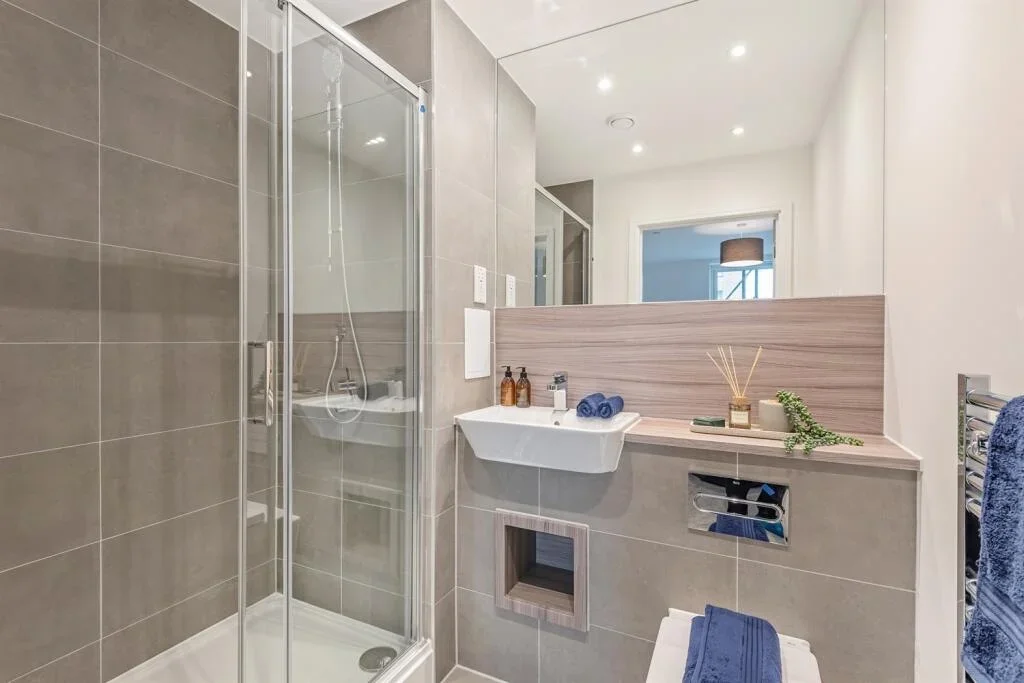 Flat Chequers Lane in Greater London